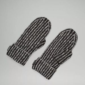 LULULEMON NWT Mittens - Textured Fleece - Lined Knit   M/L  B1GW/BLK